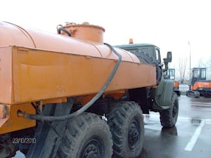 Аренда Урал -375Е, 1984 г.в., мощность двигателя -180 л.с., вместимость цистерны-4730л  